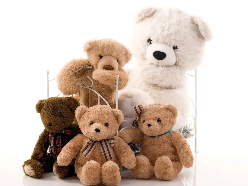 Teddy bears of different sizes gathered together